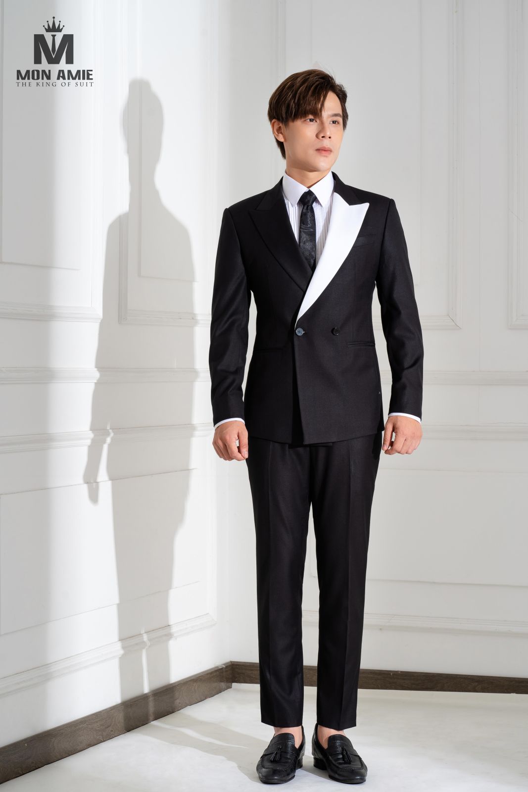 Asymmetrical Lapels Double Breasted Black Suit 